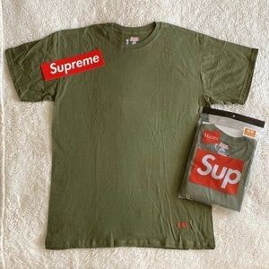 Men’s Supreme Tee, Size Medium, New, Plus 1 Red Supreme Box Logo Sticker